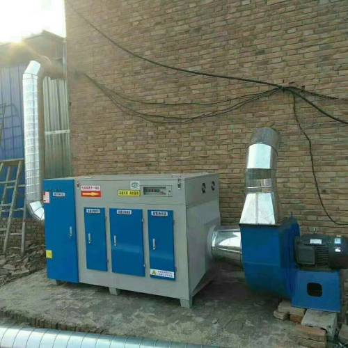 光氧催化設(shè)備安裝現(xiàn)場(chǎng) 光氧催化設(shè)備安裝現(xiàn)場(chǎng)